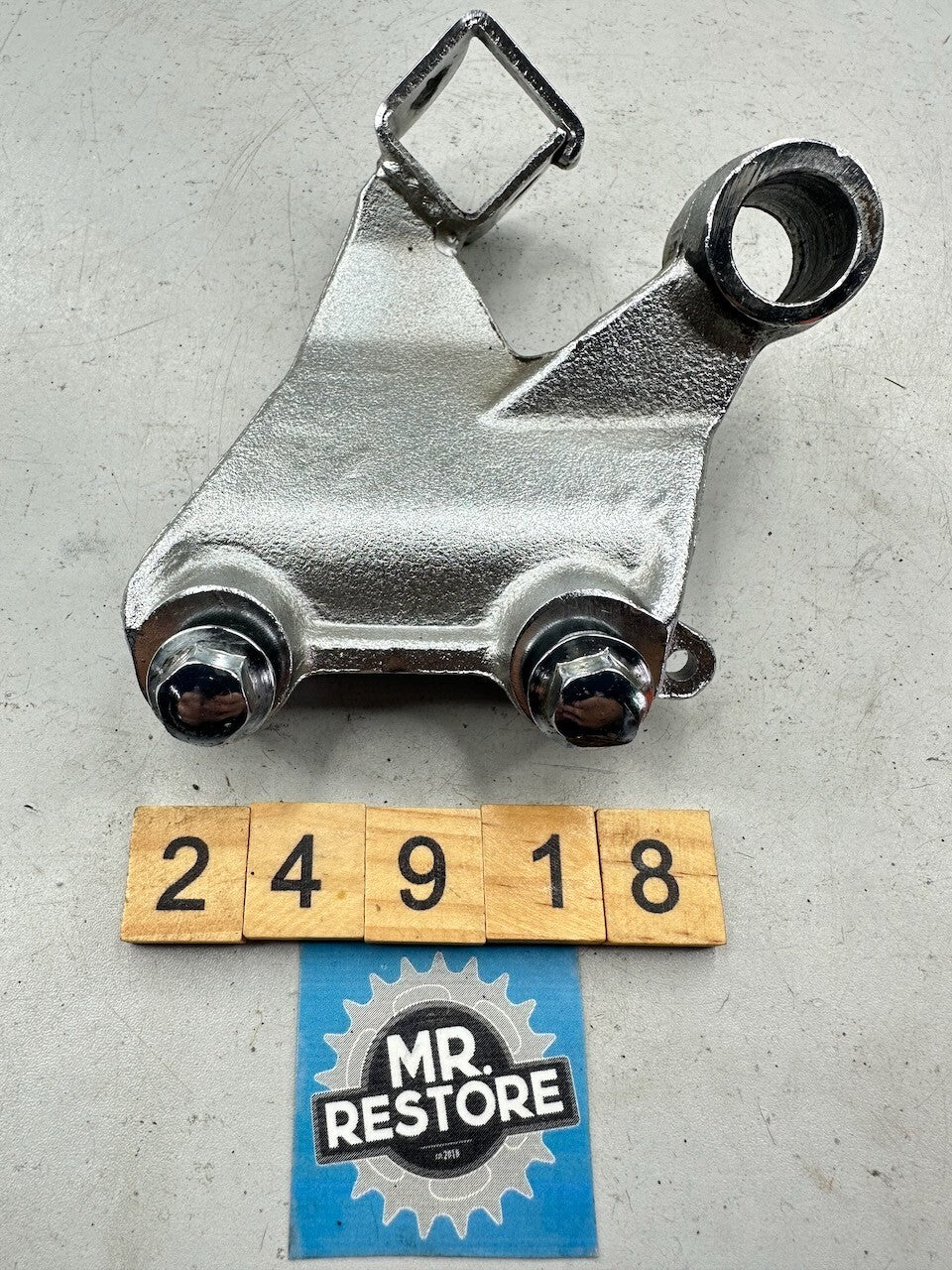 Yamaha V-Max 1200 VMX12 Front Right Foot Rest Peg Bracket & Bolts