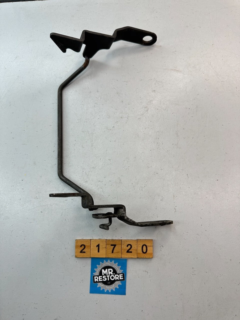 Kawasaki GPZ900R ZX900 Seat Latch Bar 27012-1321