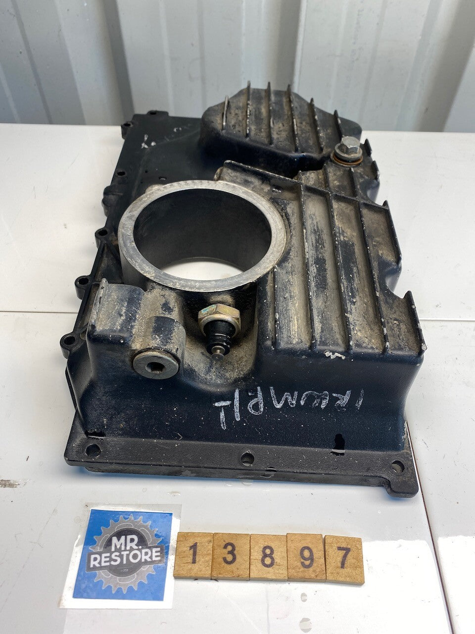 Triumph Daytona Trophy Tiger Speed Triple Sump Oil Pan 2080252