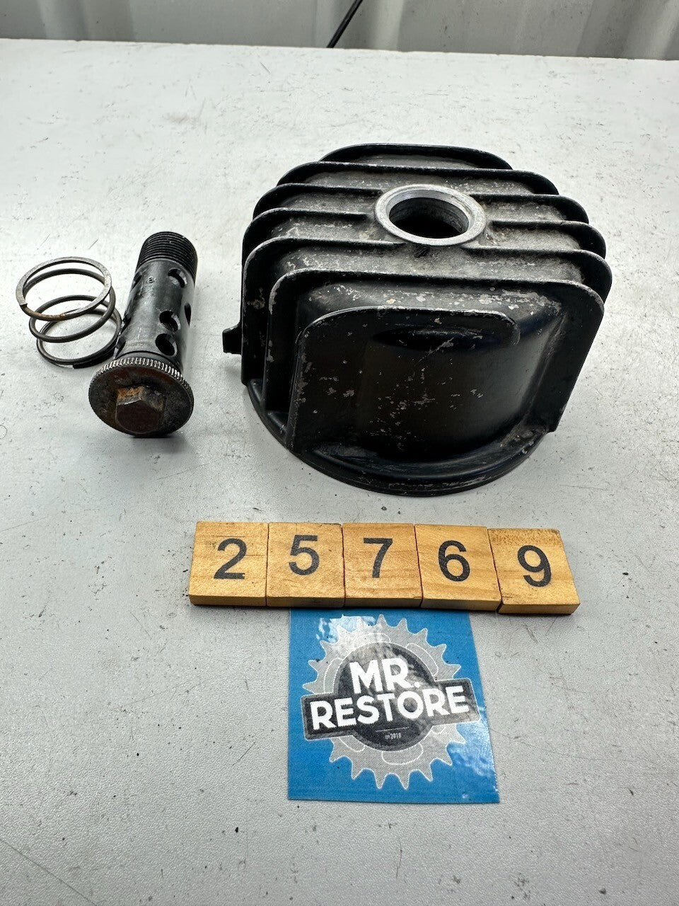 Honda CBX550 '82-83' CBX400 '82' Oil Filter Case Cover & Bolt 15411-MA6