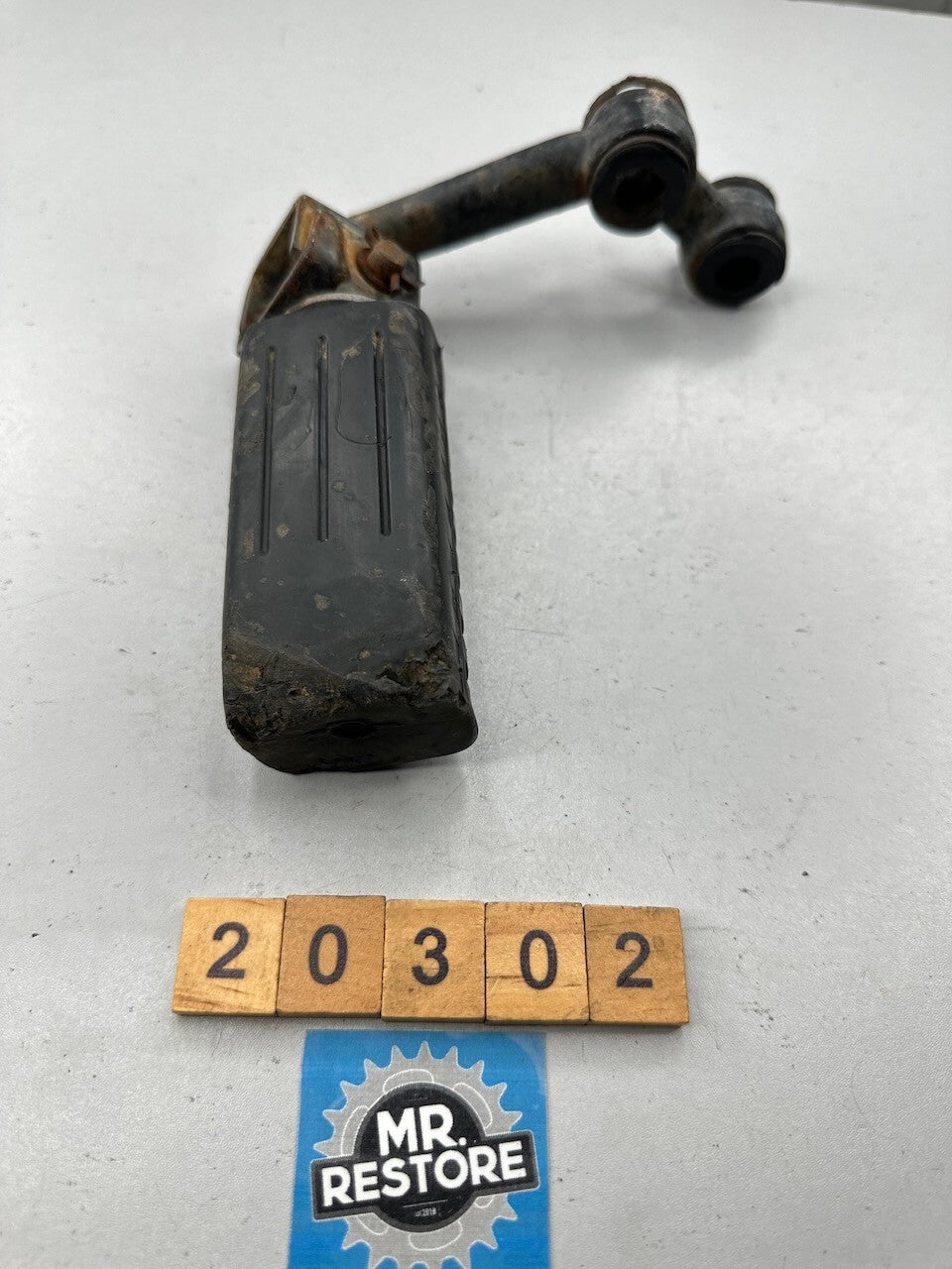 Kawasaki GPZ1100 KZ1000 Z1000 KZ750 Z750 R/H Riders Footrest Bracket & Foot Peg