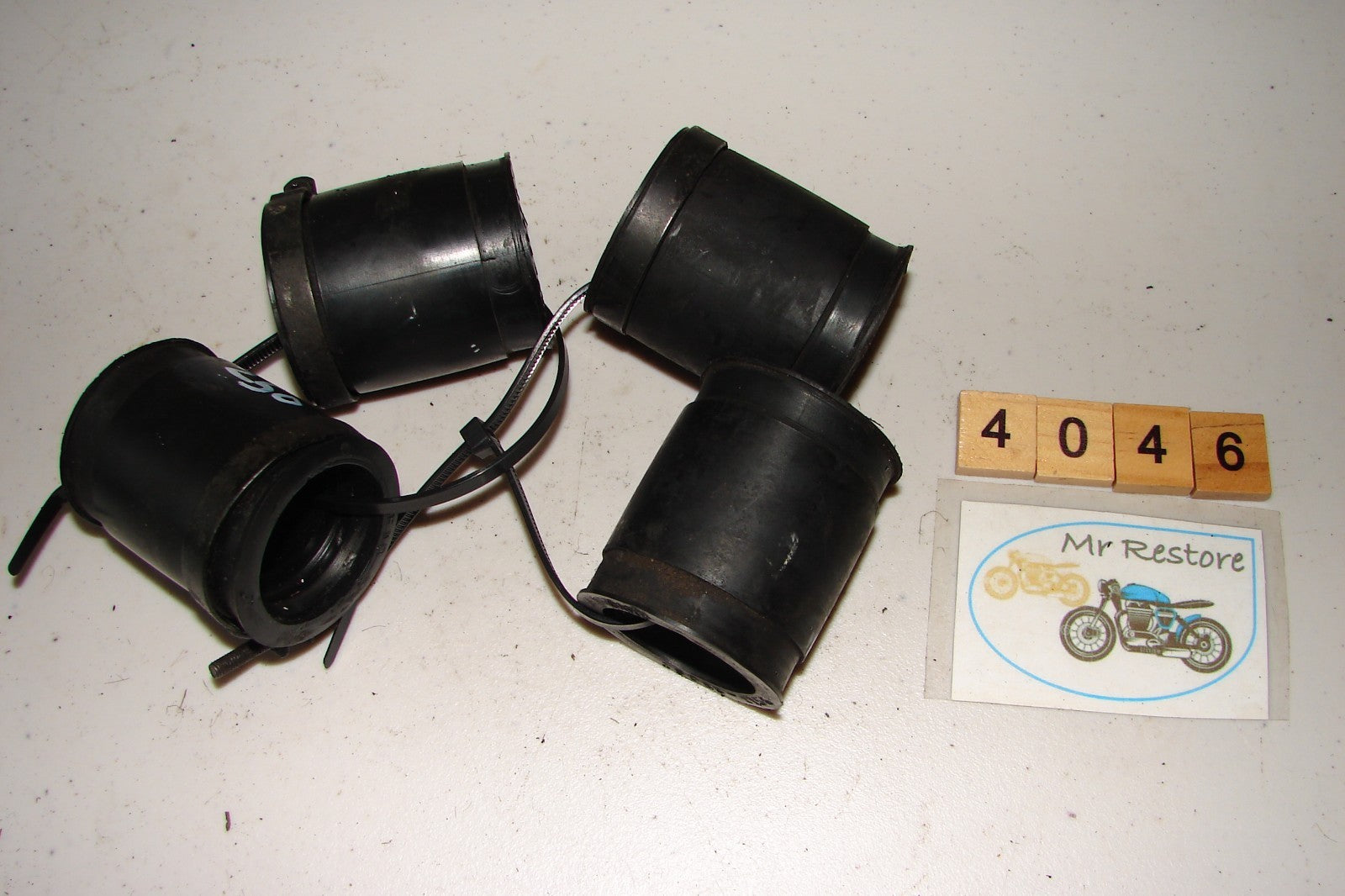 Kawasaki ZZR250 GPX250 Inlet Manifold carb holder 16065-1156 (set of 4)