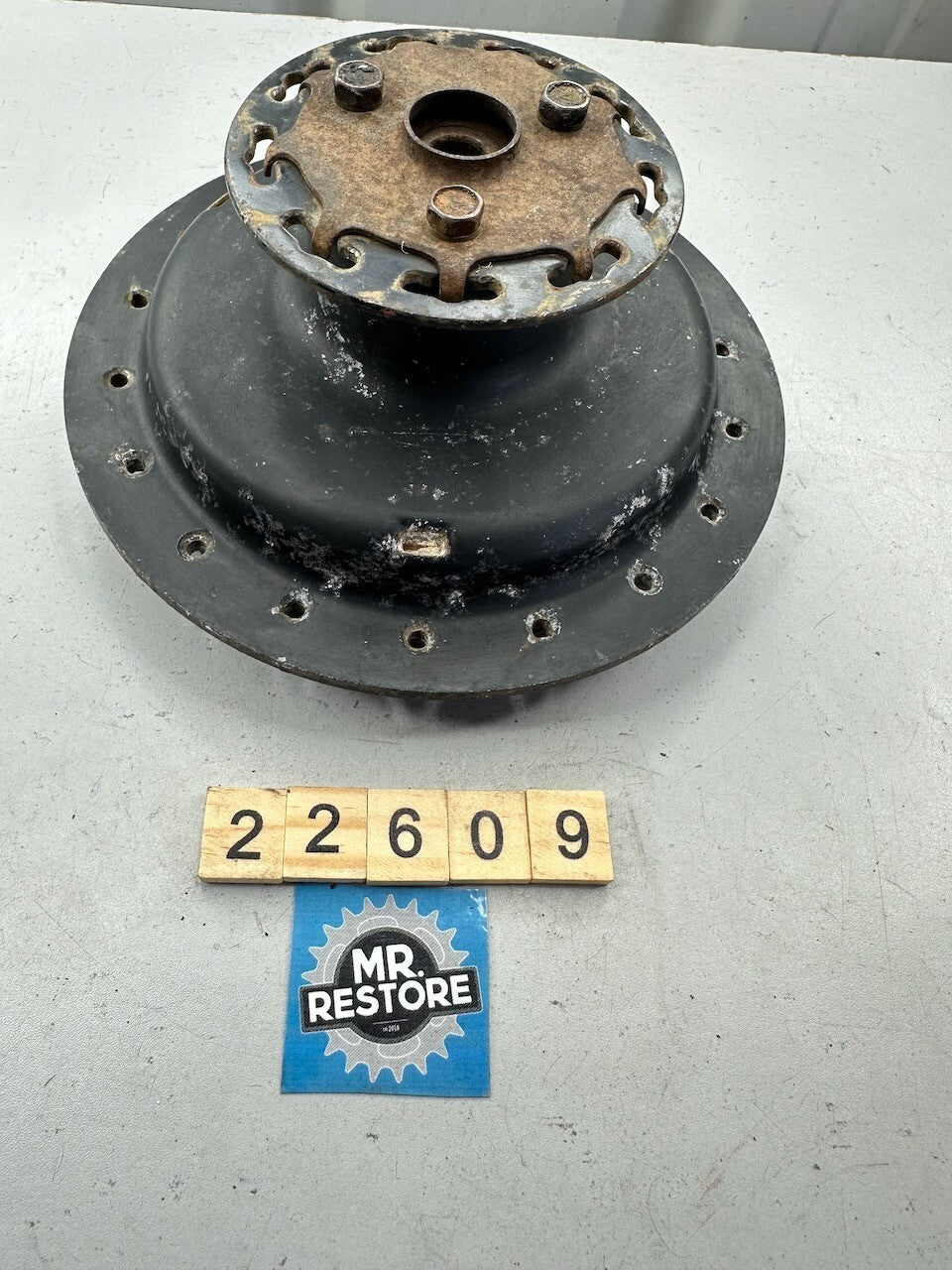Suzuki TS185 TS125 TS100 DS250 DS185 DS125 DS100 Front Wheel Hub 54110-29300