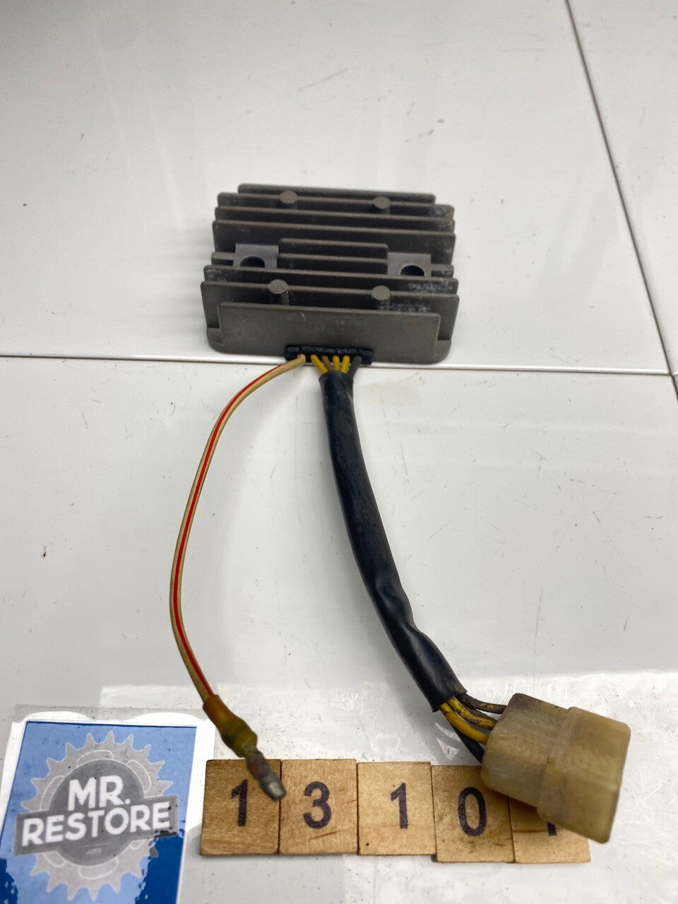 Japanese Vintage Classic Voltage Regulator SH530-12 2.3